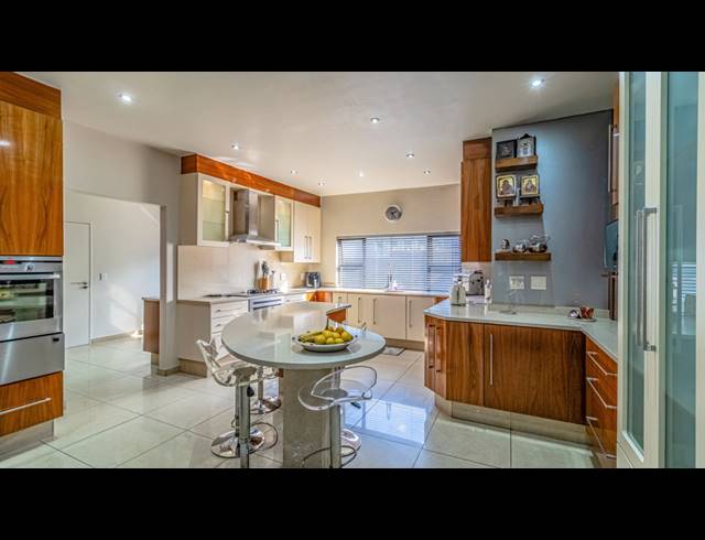 4 BEDROOM HOUSE FOR SALE IN DOWERGLEN EXT 5
